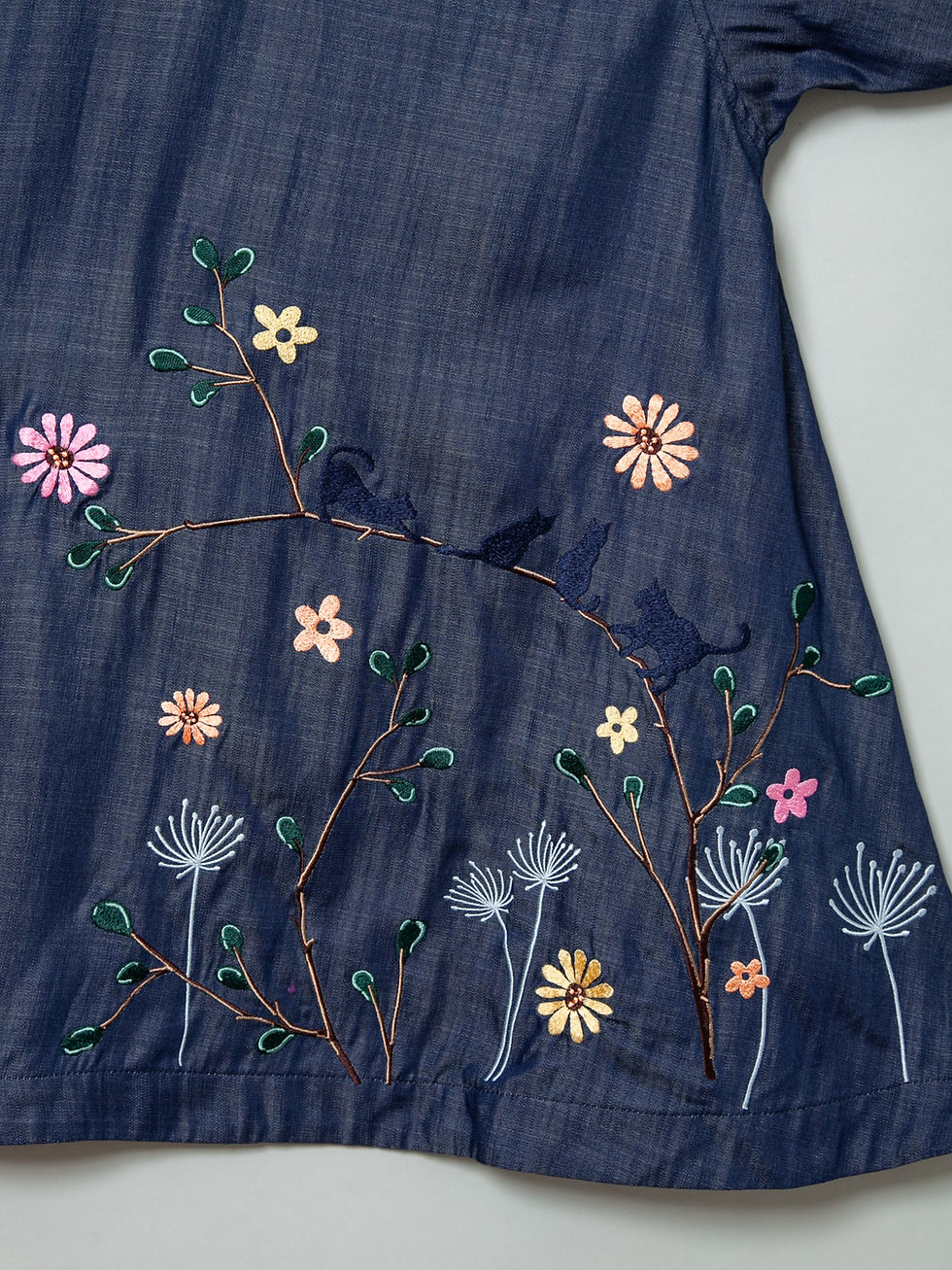 Thumbnail: LIN AL-75766 ラミ＆アール『猫の住む木』ALL刺繡 長めシャツ 羽織