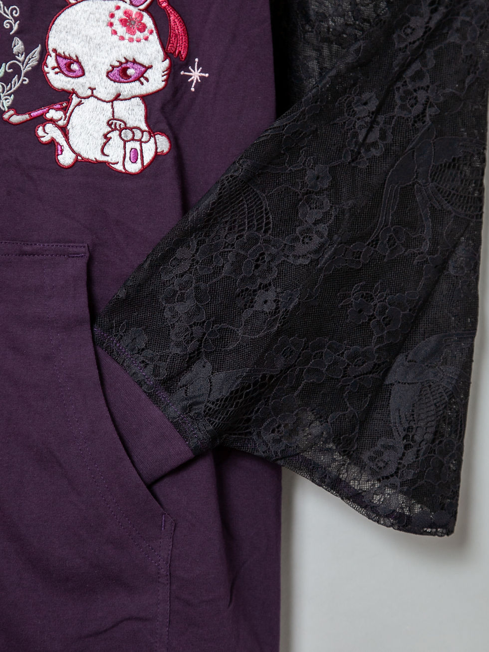 Thumbnail: 黒菟華 AL-755001 - KUROTOKA『華電球と蝶』レースパーカー