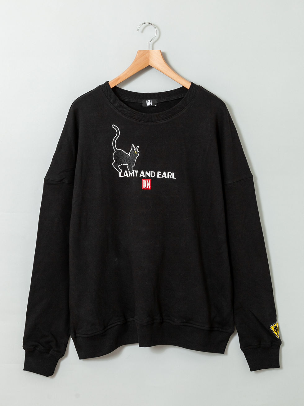 Thumbnail: ○LiN AL-75090 -104『ラミ＆アールのポスターシリーズニャ！』フル刺繍だニャ！ゆったりスウェット