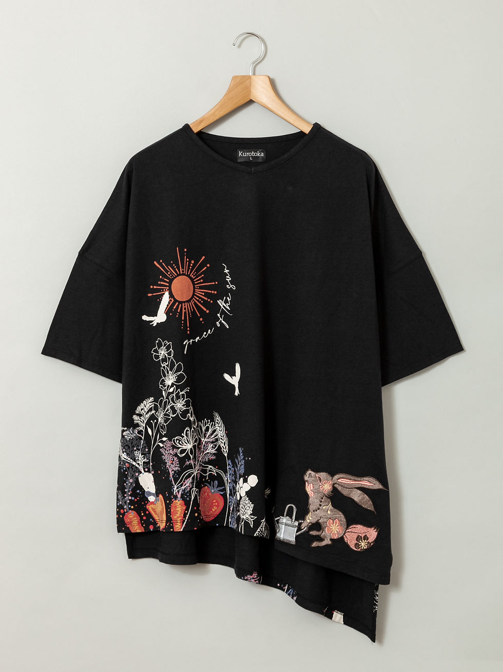 サムネイル： 黒菟華 AL-759062  -96 KUROTOKA『 太陽の恵み』半袖Tシャツ