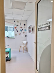 Salle de soin du Dr Mathieu CAZOULAT - Cabinet Orthodontie Sévigné