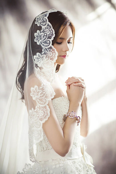 wedding-dresses-gcd7fc4971_1920.jpg