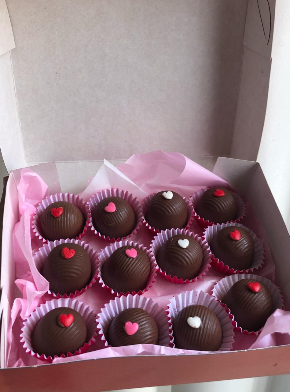 Miniatura: Caixa aqui contem amor c/ 12 trufas