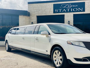 White Lincoln Stretch Limo