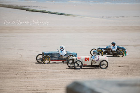 race the waves event in bridlington, classic cars racing on a beach