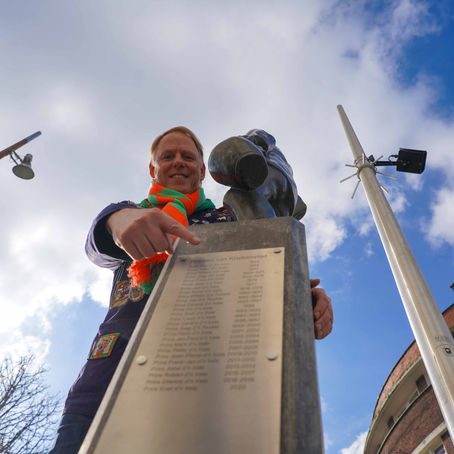 Onthulling plaquette Prinsengallerij Kruikenzeiker