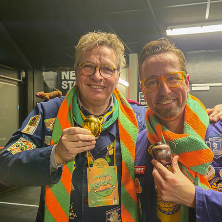 Ton Gimbrère en Dennis van der Vleuten: Trotse Kruikendragers in de Orde der Kruiken