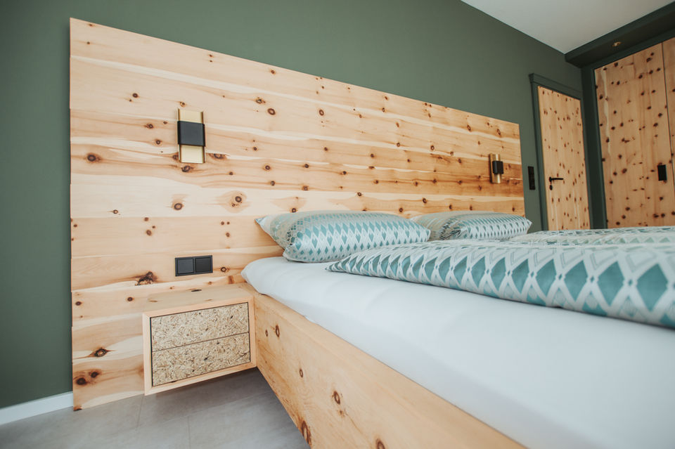 Schlafzimmer Zirbe Grün Schreinerei Engel aja Jall 