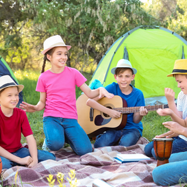 niños jugando durante el verano