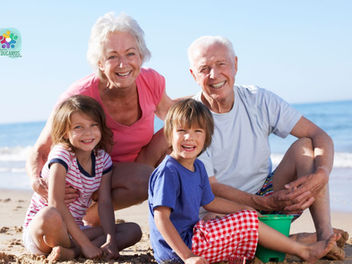 Niños pasando las vacaciones con los abuelos