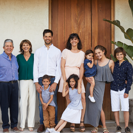 Familia posando para la foto