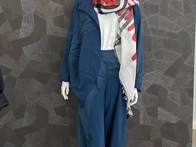 Outfit Rundholz: Jacke 320€, Hose 245€, Tuch 125€