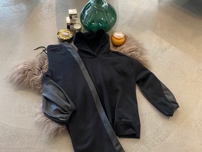 Dorothee Schumacher Hoodie 270€ Hose 250€ „Casual Coolness“