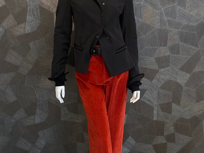 Outfit HIGH : Jacke 470€ -50%, Shirt 280€- 50%, Samthose 350€- 50%