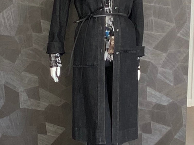 Mantel D. Schumacher 795€ - 50%, Bluse Unbreakable 295€ - 50% Jeans D. Schumacher 370€ - 50%