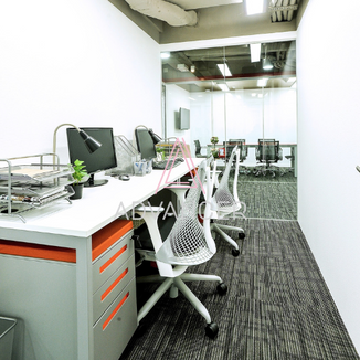 Shared office co working sapce located in Causeway Bay 共享空間 位於銅鑼灣 共享辦公室 走廊 傳統設計 光線充足