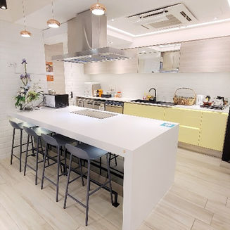 Share office co working sapce 共享空間 Pantry 茶水間 性格比高 香港高級 shared office 特別裝潢 地理位置良好  簡單實用 地方大 近地鐵站附近