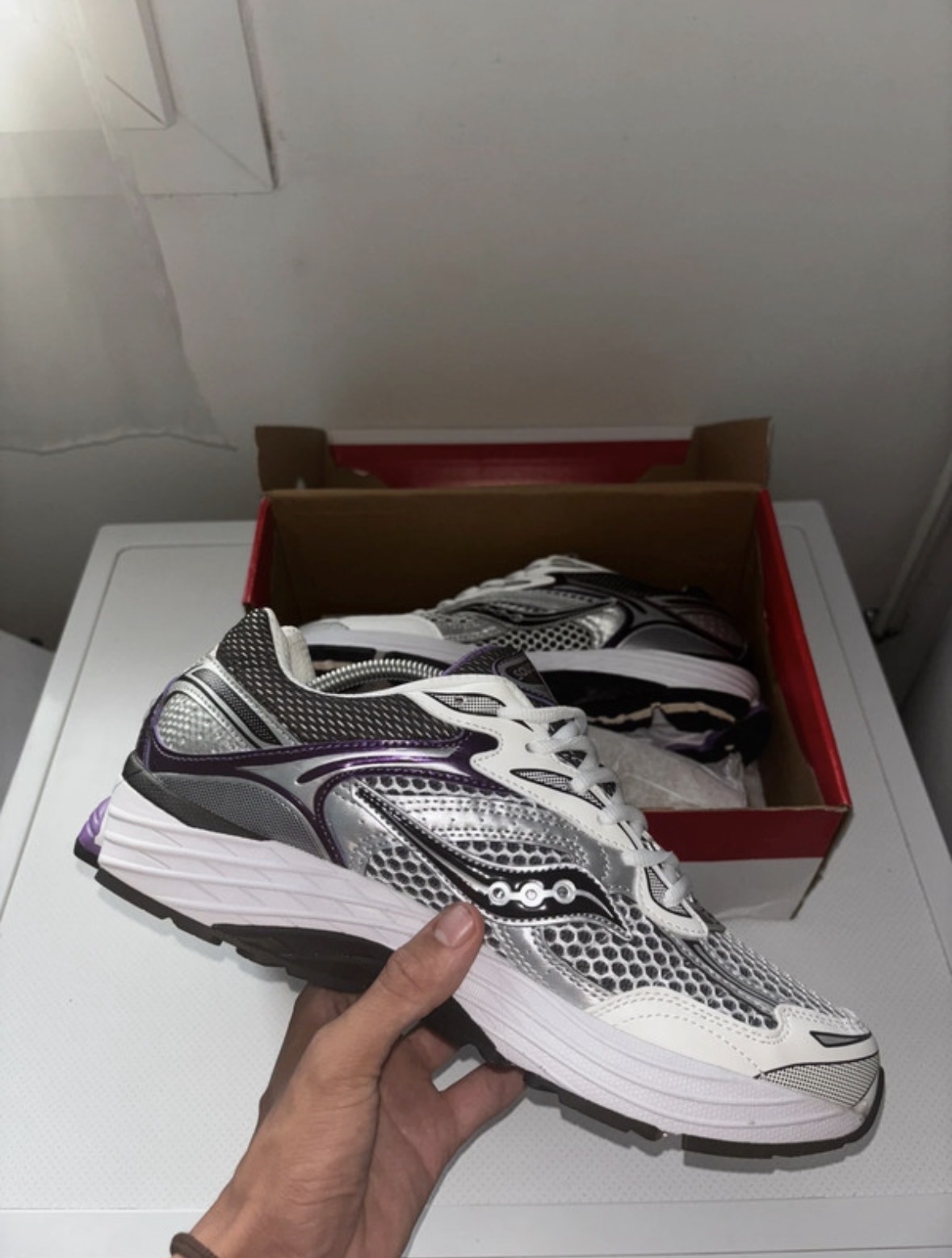 Paire de Saucony ProGrid Omni 9 violette