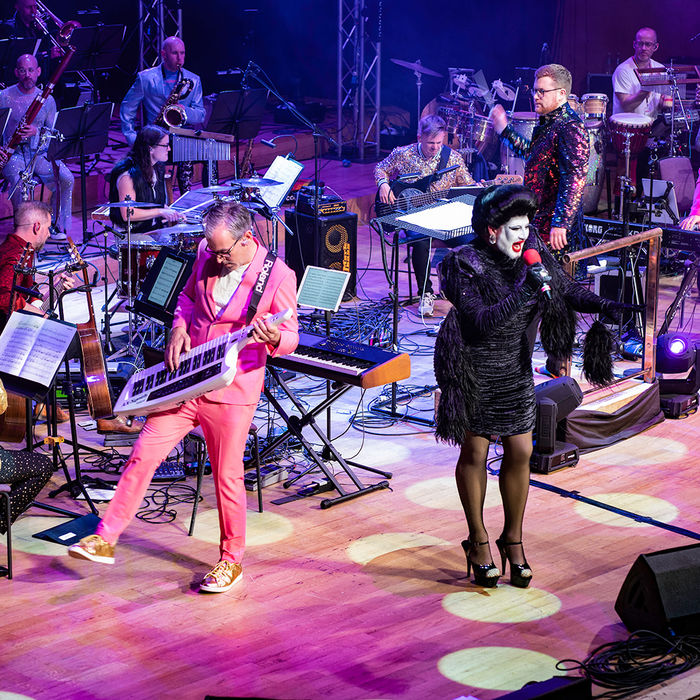 Danny Beard with Keytarists