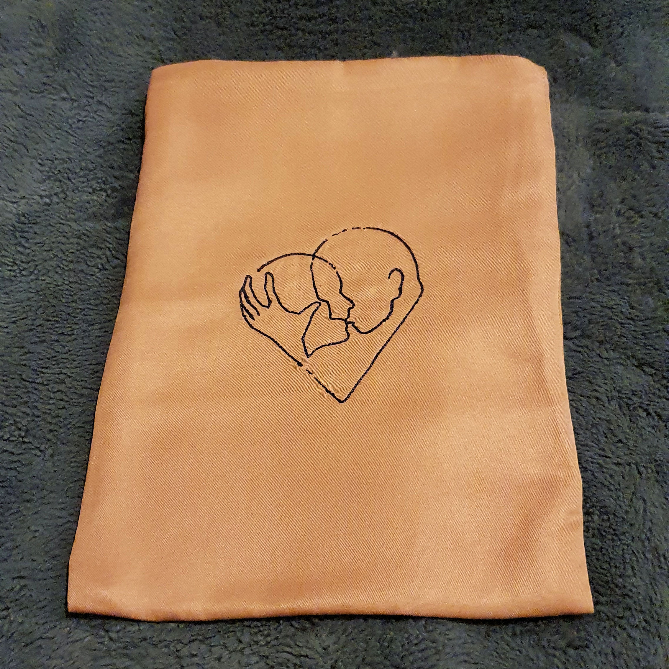 Pochette visages coeur.