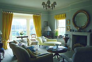 Goblet heading with contrast buttons