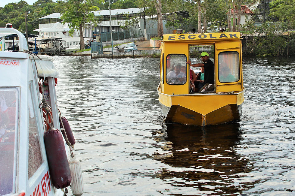 Escolar chegando na Marina do Davi