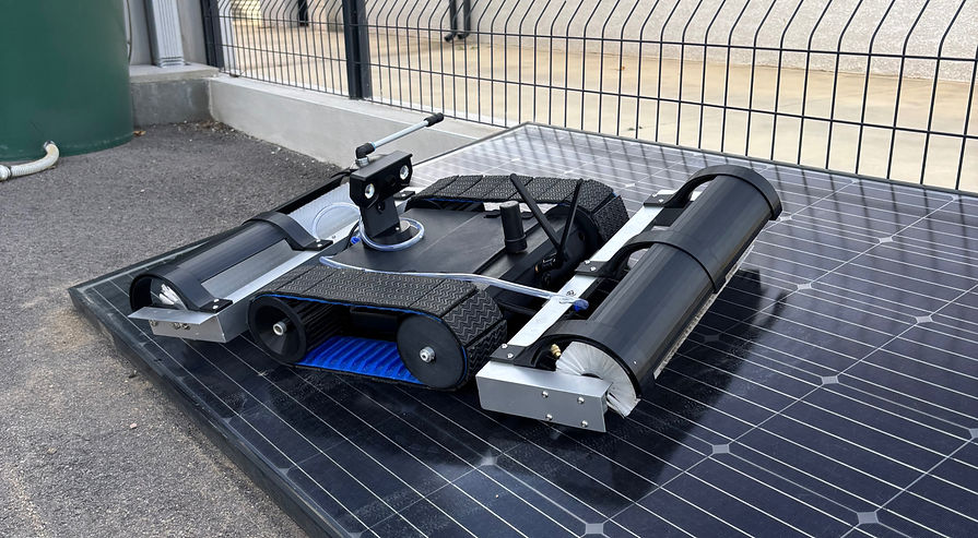 Roy scoonmaakrobot voor daken en zonnepanelen