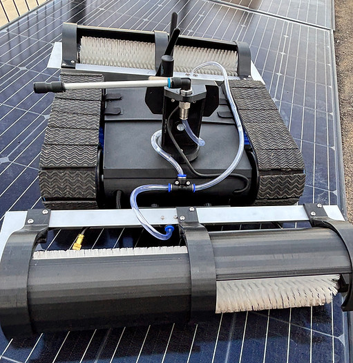 Rony-schoonmaakrobot-vor-zonnepanelen-en-daken