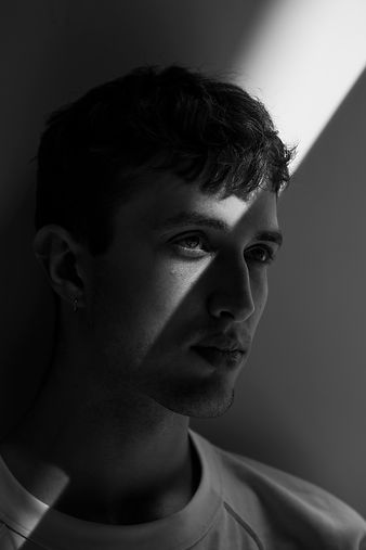 Felix Sauerbrey_Porträt_AkademiefürFotografie