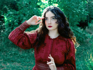 Gloria de Oliveira shares new single "Sacred Hearts" taken from her new album 'The Lying Swans' out Oct 30th via La Double Vie.