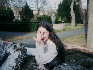 Gloria de Oliveira announces new album 'The Lying Swans' out Oct 30th via La Double Vie and shares new single "Fading Faces".