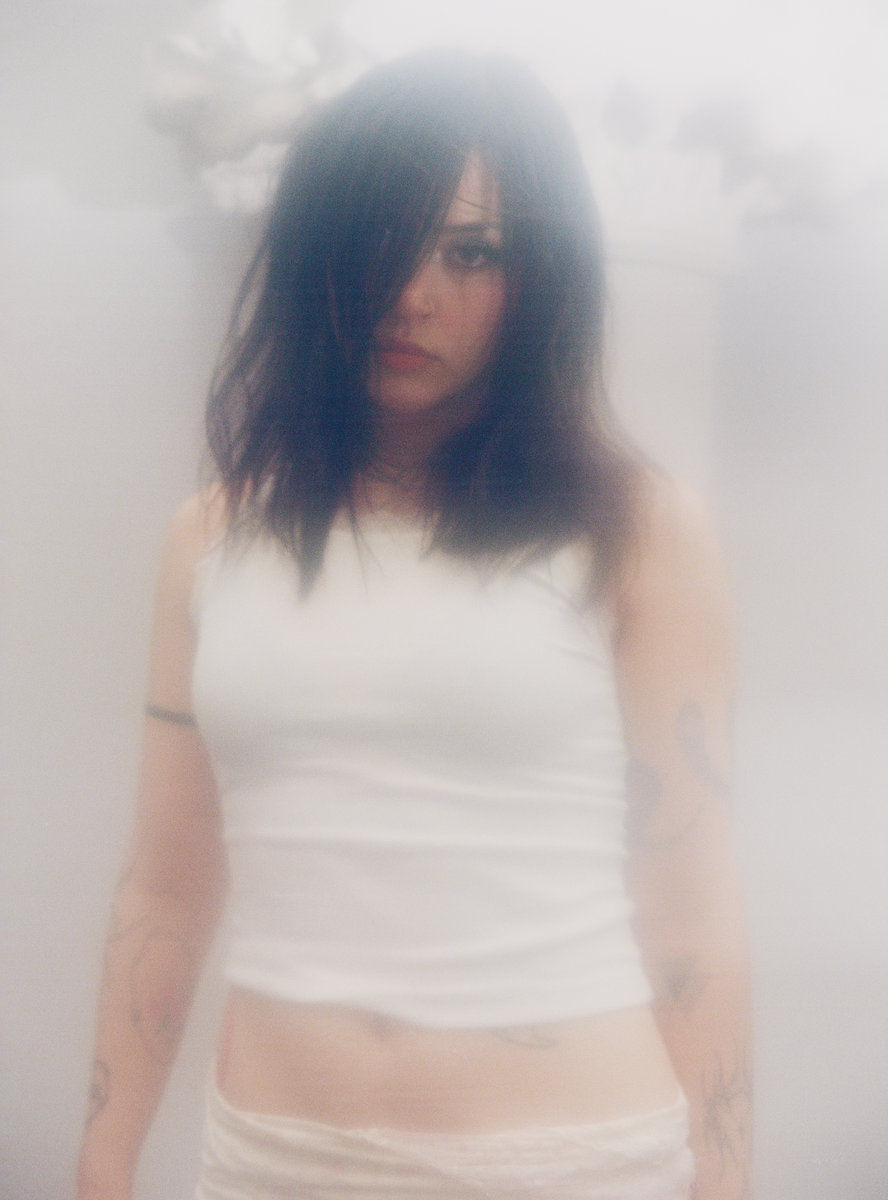 New Jersey–born, Brighton-based artist Lonnie Gunn shares new single Taxidermy Swan from her new EP 2013 horsemeat scandal.