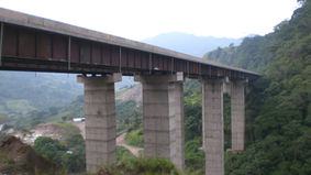 Steel vehicular bridge assembled by Preacero in urban area