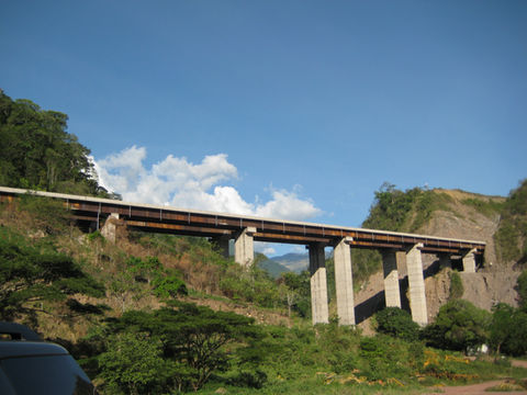 Steel vehicular bridge assembled by Preacero in urban area