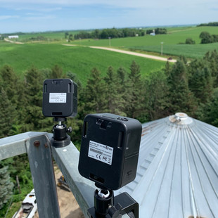 Mounted to top railing for Grain Bin