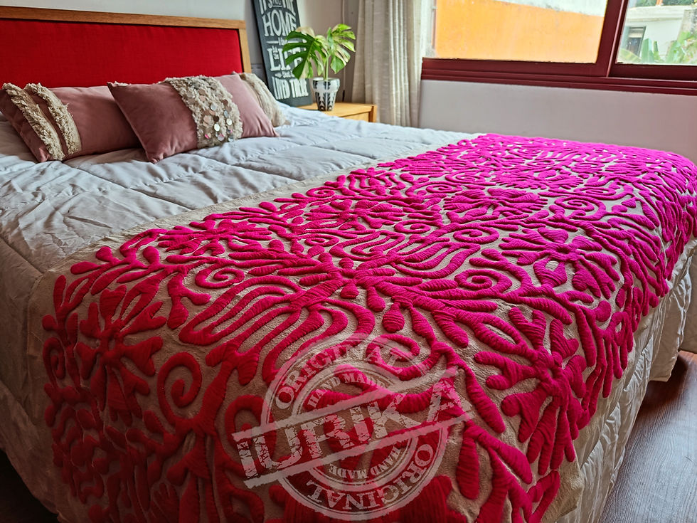 Pie de cama bordado fucsia