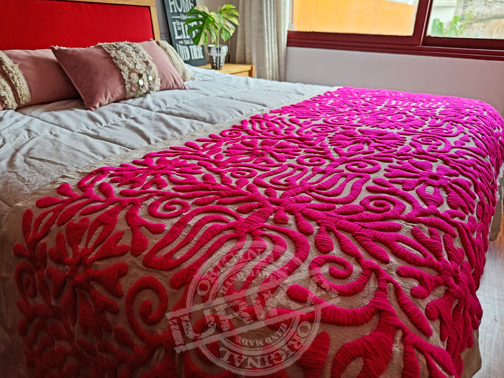 Pie de cama bordado fucsia