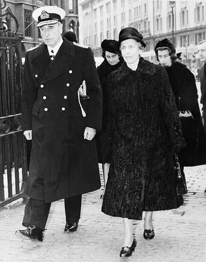 Mountbatten with his sister (Queen Louise of Sweden), Patricia, Pamela and John, 7th Lord Brabourne arriving at Westminster Abbey for Edwina's Memorial Service 