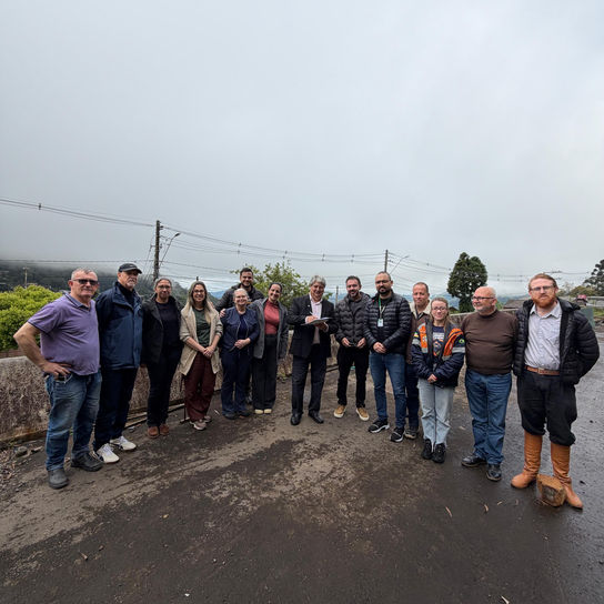 Prefeito Nestor Tissot assina contrato para retomada das obras no bairro Três Pinheiros