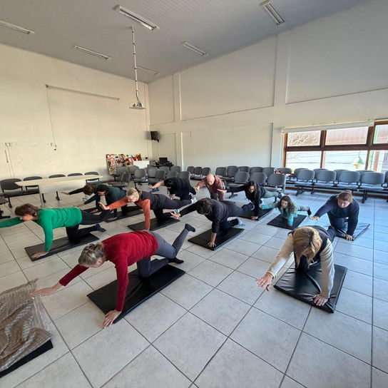 Secretaria da Saúde de Gramado lança Grupo Equilíbrio para alívio de dores por meio da Yoga