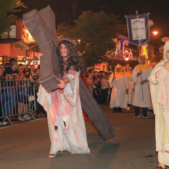 Procissão dos Passos promove reflexão sobre significado da Páscoa, em Gramado