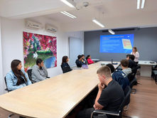Alunos do curso Preparando-se para o Primeiro Emprego participam de oficina de currículos na Câmara de Gramado