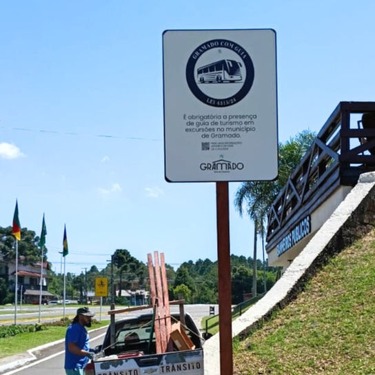 Secretaria de Turismo reforça sinalização para excursões em Gramado