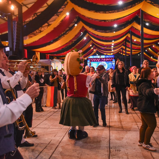 Oktoberfest de Gramado começa dia 18 de setembro com Baile do Chopp e Super Banda 0800