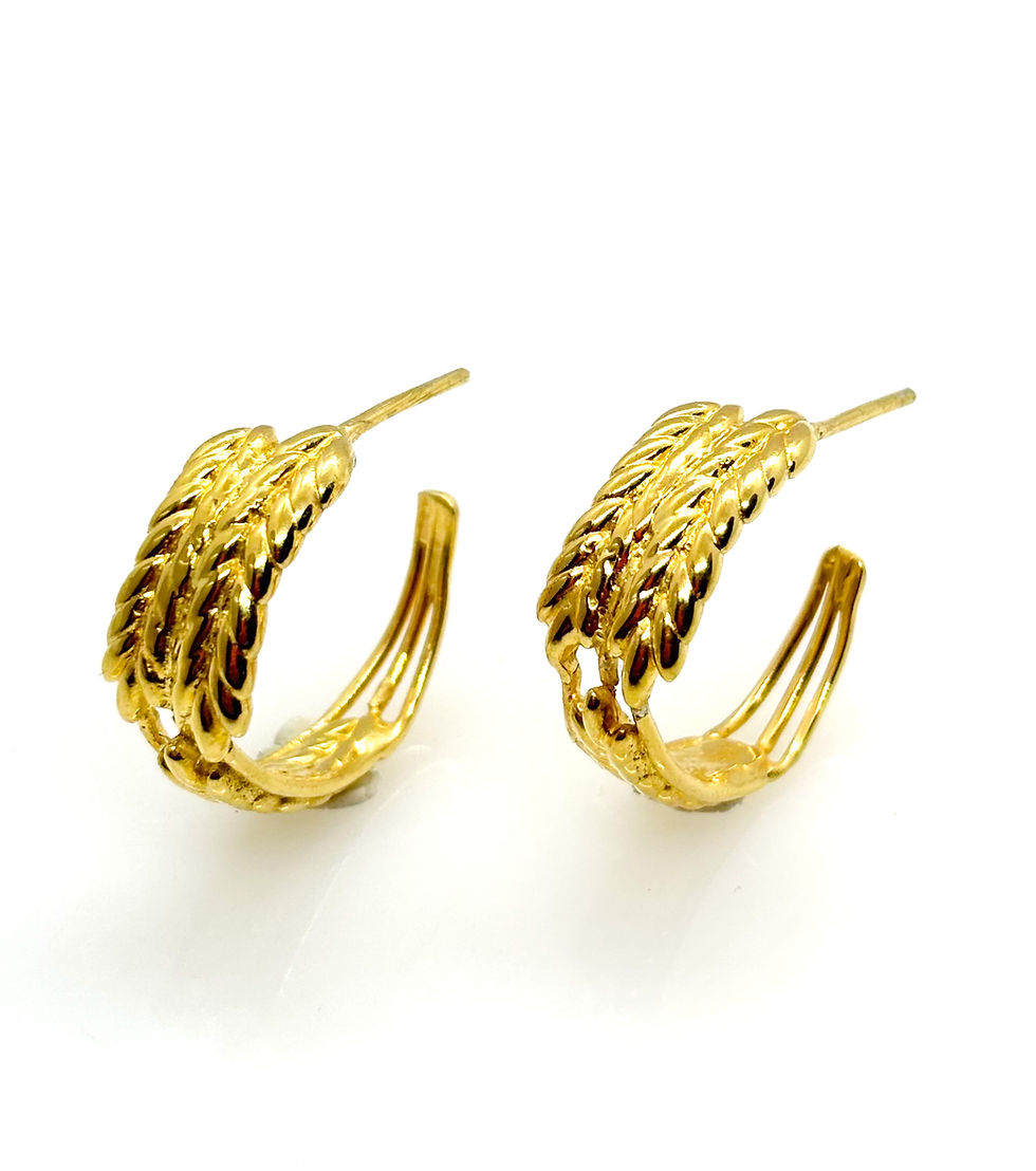 par de Brincos Trigo em ouro 18k em fundo branco