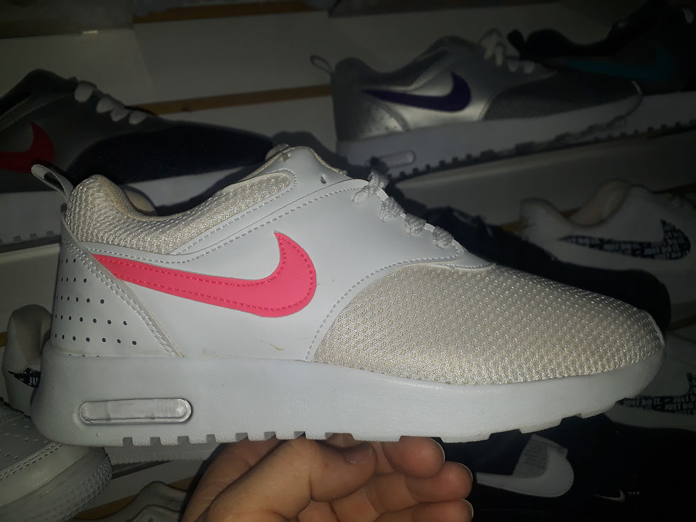 Miniatura: Tenis Nike cortes y otros
