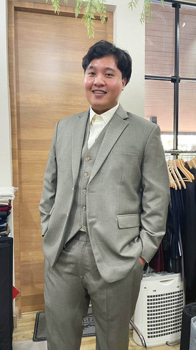 TOS Suit : ร้านตัดสูท รับตัดสูททำงาน สูทวัยรุ่น สูทแฟชั่น สูทเข้ารูป สูทสลิมฟิต เสื้อเชิ้ต กางเกง เสื้อกั้ก ทั้งชายและหญิง
ตัดสูทองค์กร ตัดสูทพนักงาน ตัดสูทเป็นกลุ่ม สูทเจ้าบ่าว สูทแต่งงาน