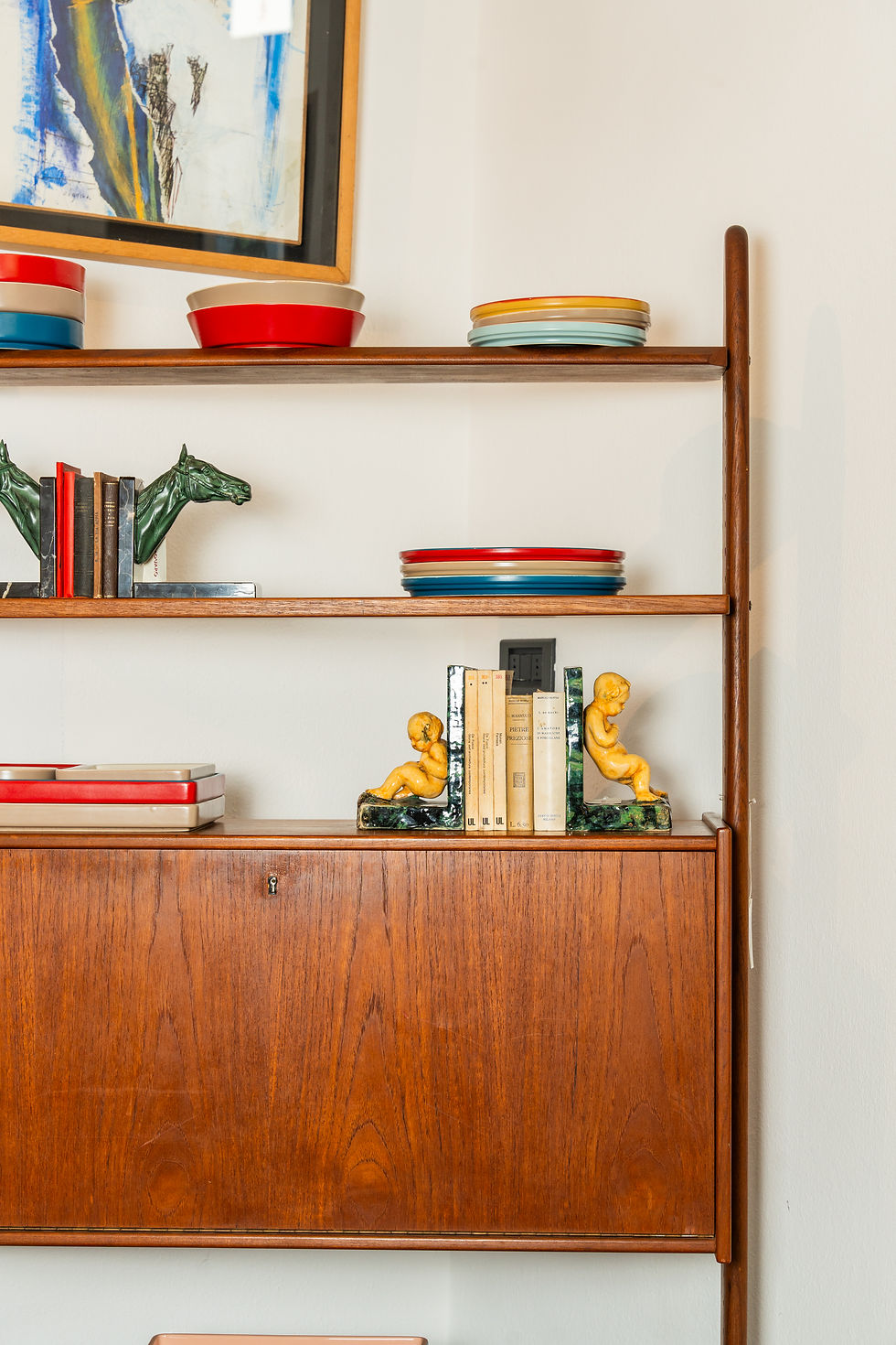 Miniatura: libreria con tre mensole e un cassetto