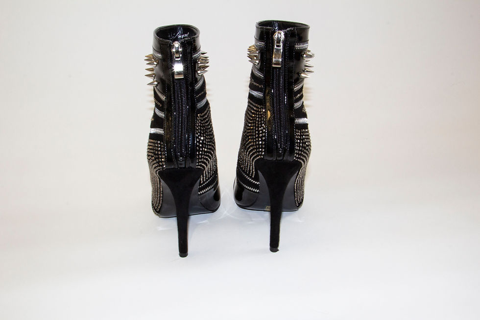 Thumbnail: CHAUSSURES A TALONS AVEC DES PIQUES CHROME