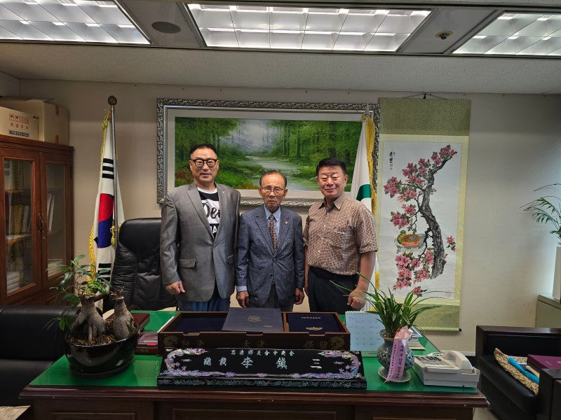 국제상공중앙회 의장 박찬보 . 체육 청소년부 장관 이진삼 . 전국아파트연합중앙회 총재 이종진